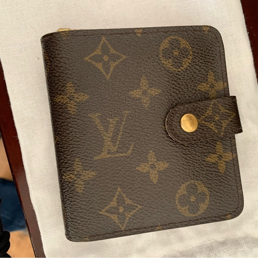Sold***Authentic Louis Vuitton Brown Leather small Wallet - Picture 1 of 9